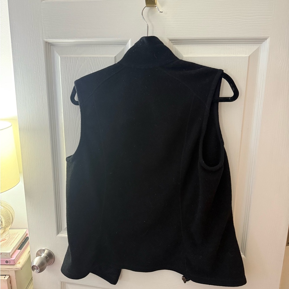 Patagonia Women's Black Fleece Vest - Picture 7 of 8